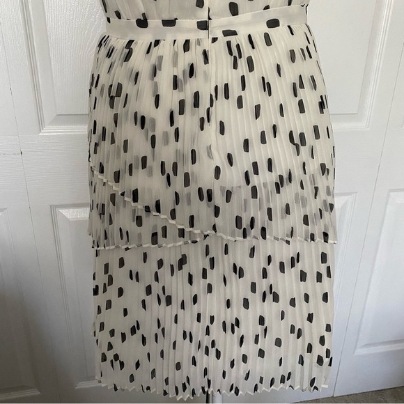 Banana Republic Polka Dot Pleated Dress 6 - Picture 6 of 16